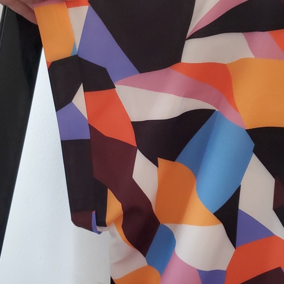 SHEIN Plus Colorful Geo Print Cuffed Sleeve Top - Picture 3 of 6